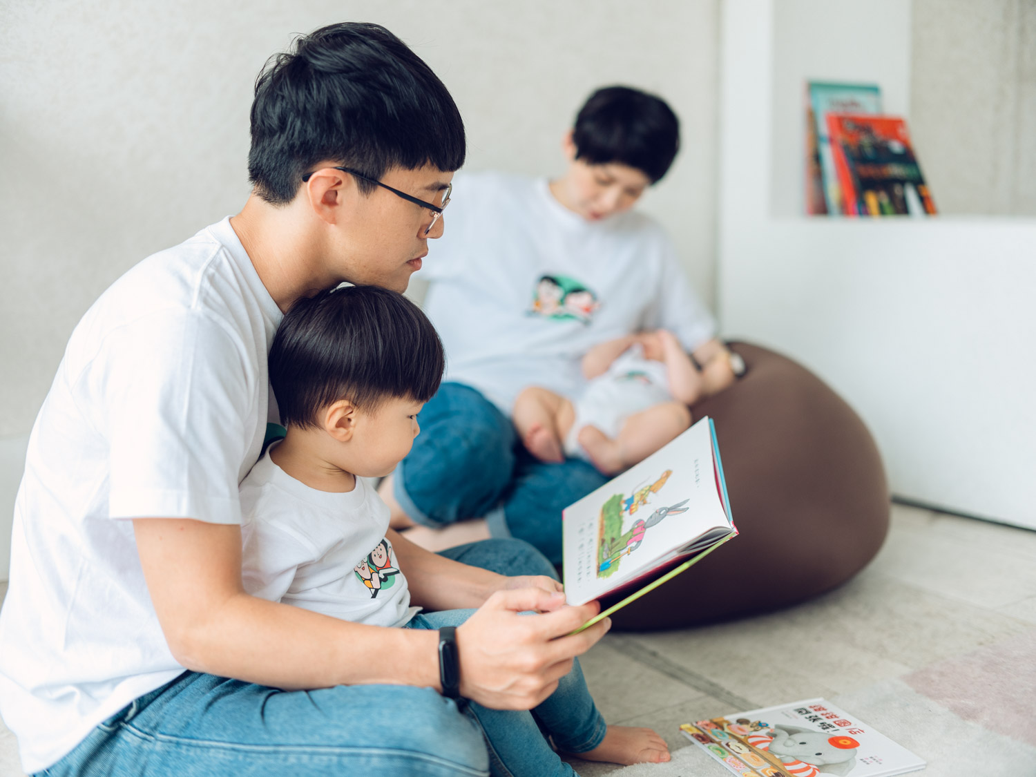 媽爹講故事-全家福-Mom & Dad