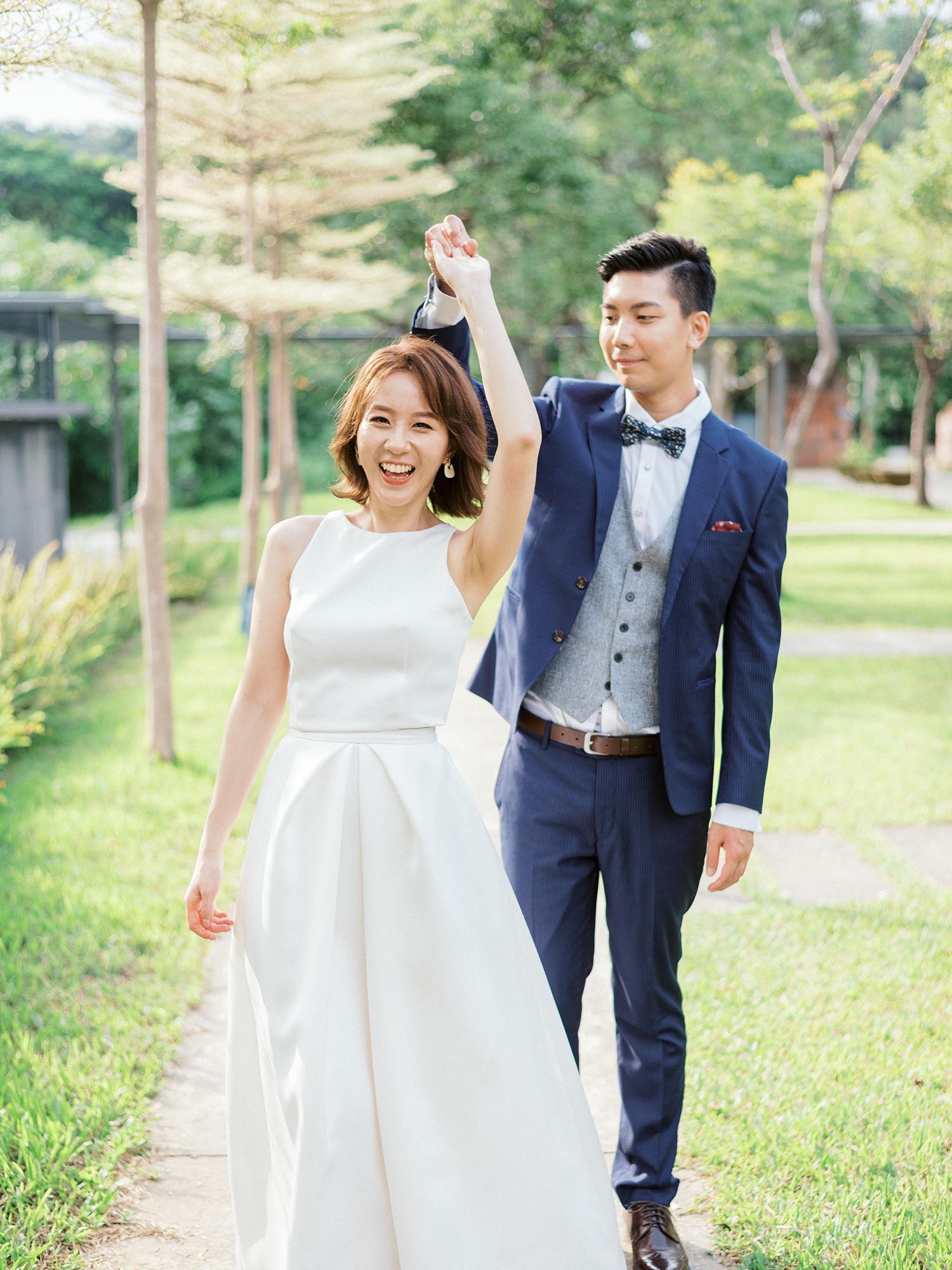 婚紗照姿勢怎麼擺? 婚紗拍攝前必看，快收藏10 個經典不尷尬的拍照姿勢, image size:1500x2000