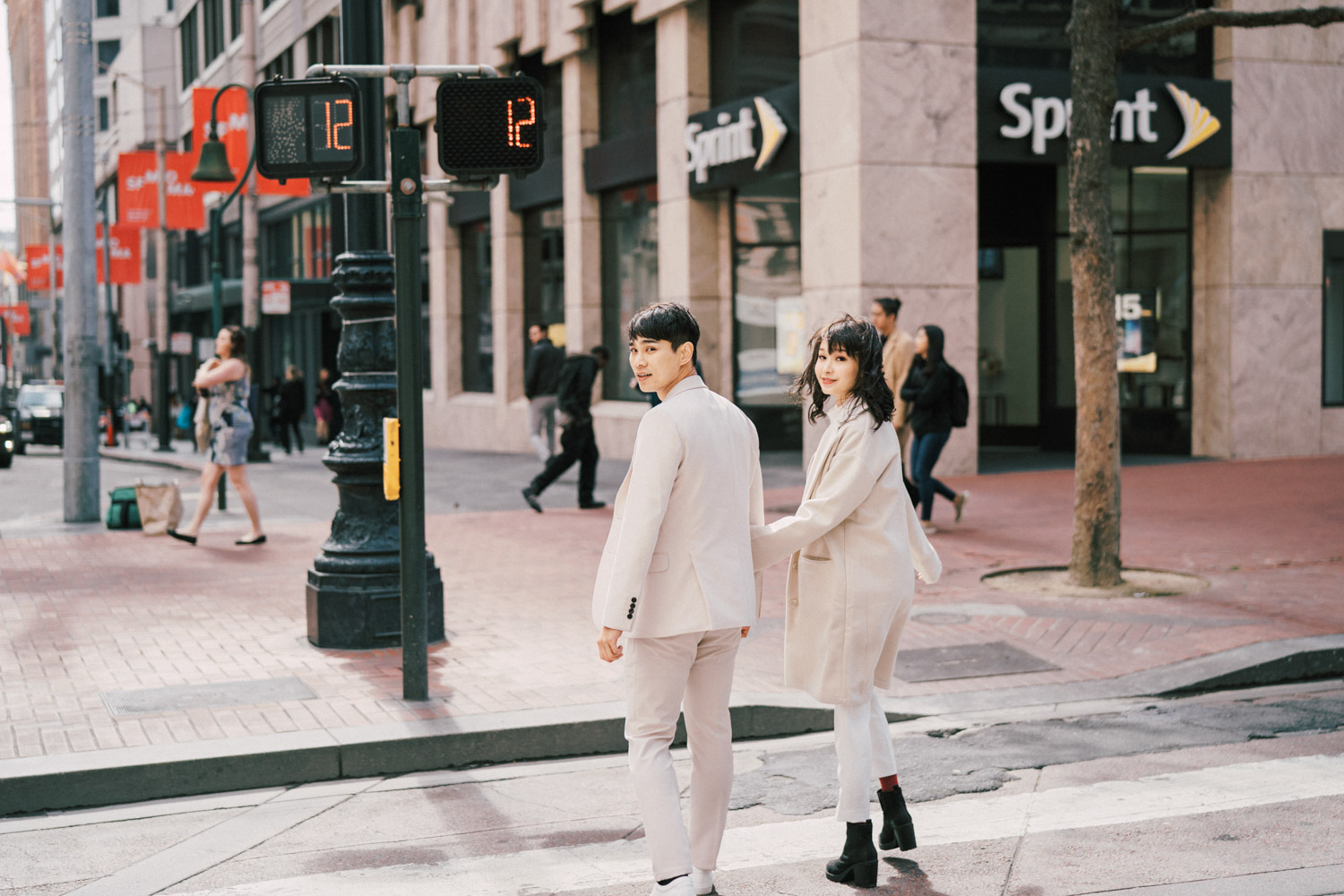 冬天婚紗風格：俐落褲裝