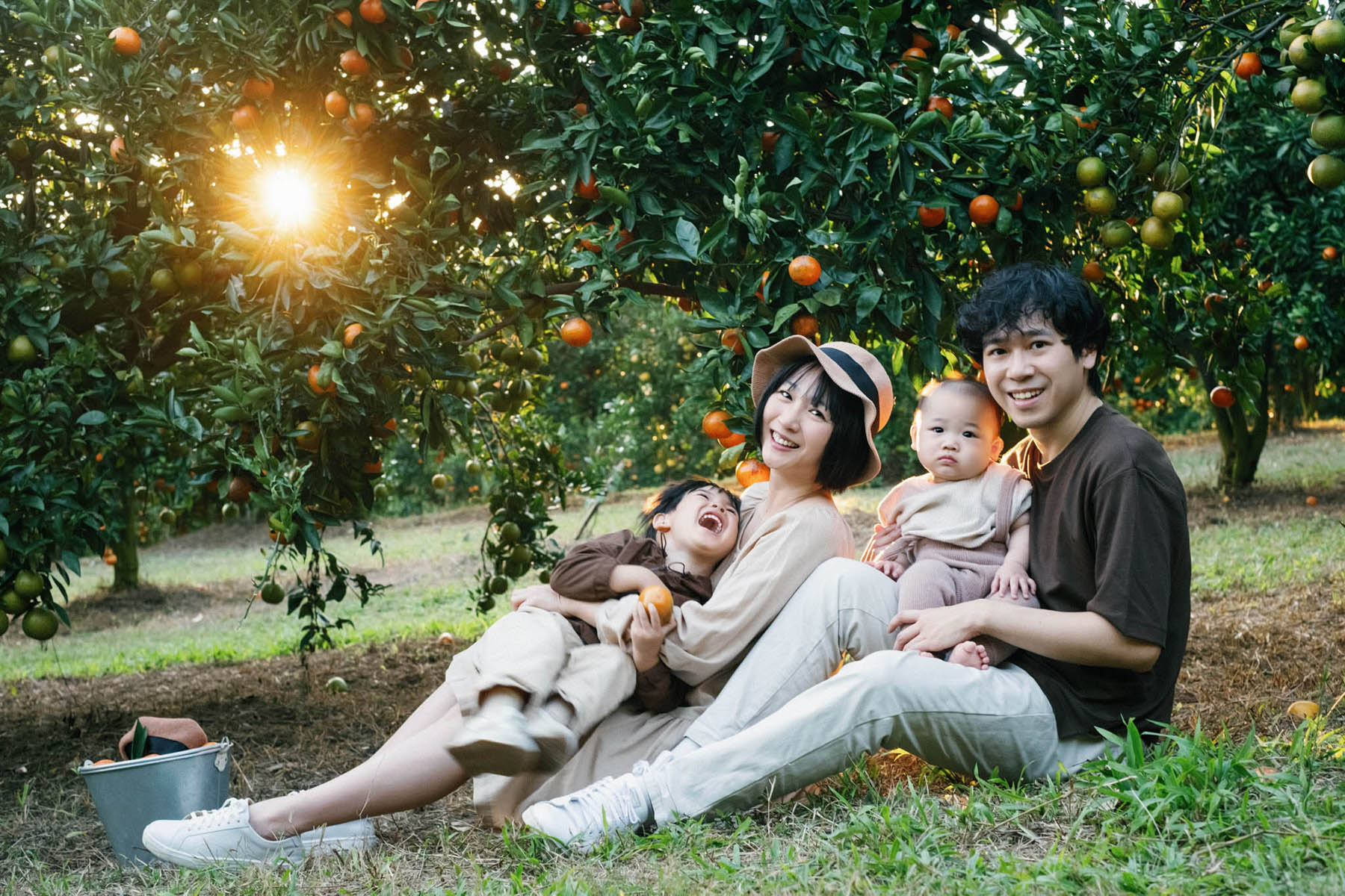 創意全家福攝影：搞笑pose打造歡樂氛圍| 自然放鬆的全家福照片, image size:1800x1200